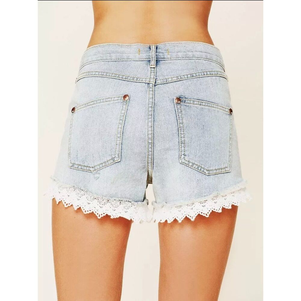 Free People Lacey Cutoff Daisy Wash Distressed Denim Shorts Size 26 Cottagecore - Picture 2 of 10